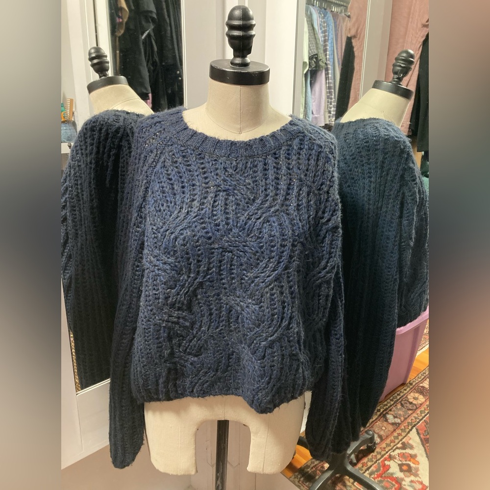 Urban Outfitters Kimchi Blue - Navy Cable Knit Cropped Sweater - Size Medium